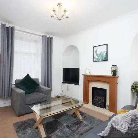 Apartment Comfortable 3 Bed Abode In The Heart Of