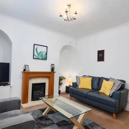 Comfortable 3 Bed Abode In The Heart Of *