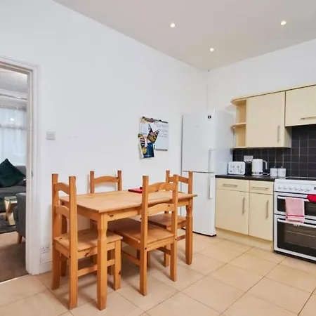 Apartment Comfortable 3 Bed Abode In The Heart Of *