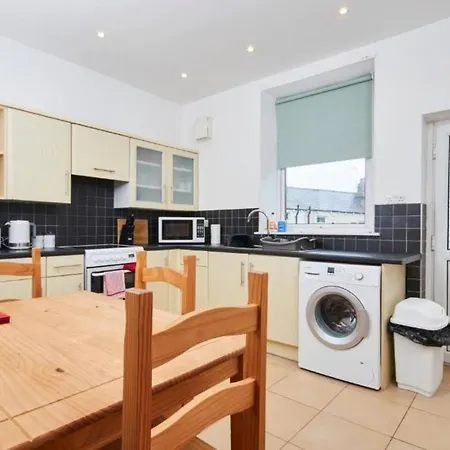Apartment Comfortable 3 Bed Abode In The Heart Of