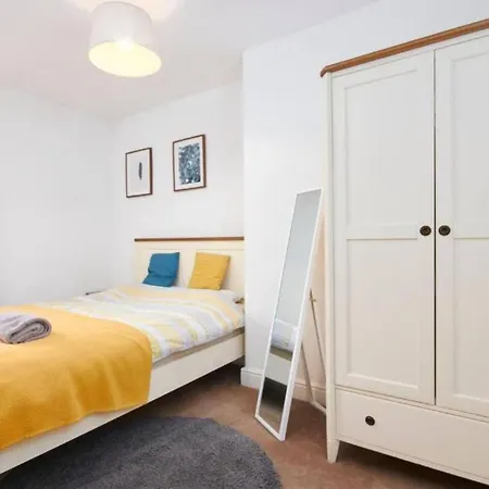 Beautiful 3 Bed Abode In The Heart Of