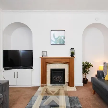Beautiful 3 Bed Abode In The Heart Of Lägenhet *