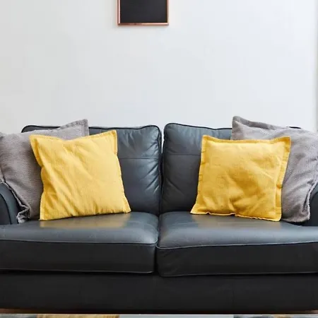 Beautiful 3 Bed Abode In The Heart Of Lägenhet